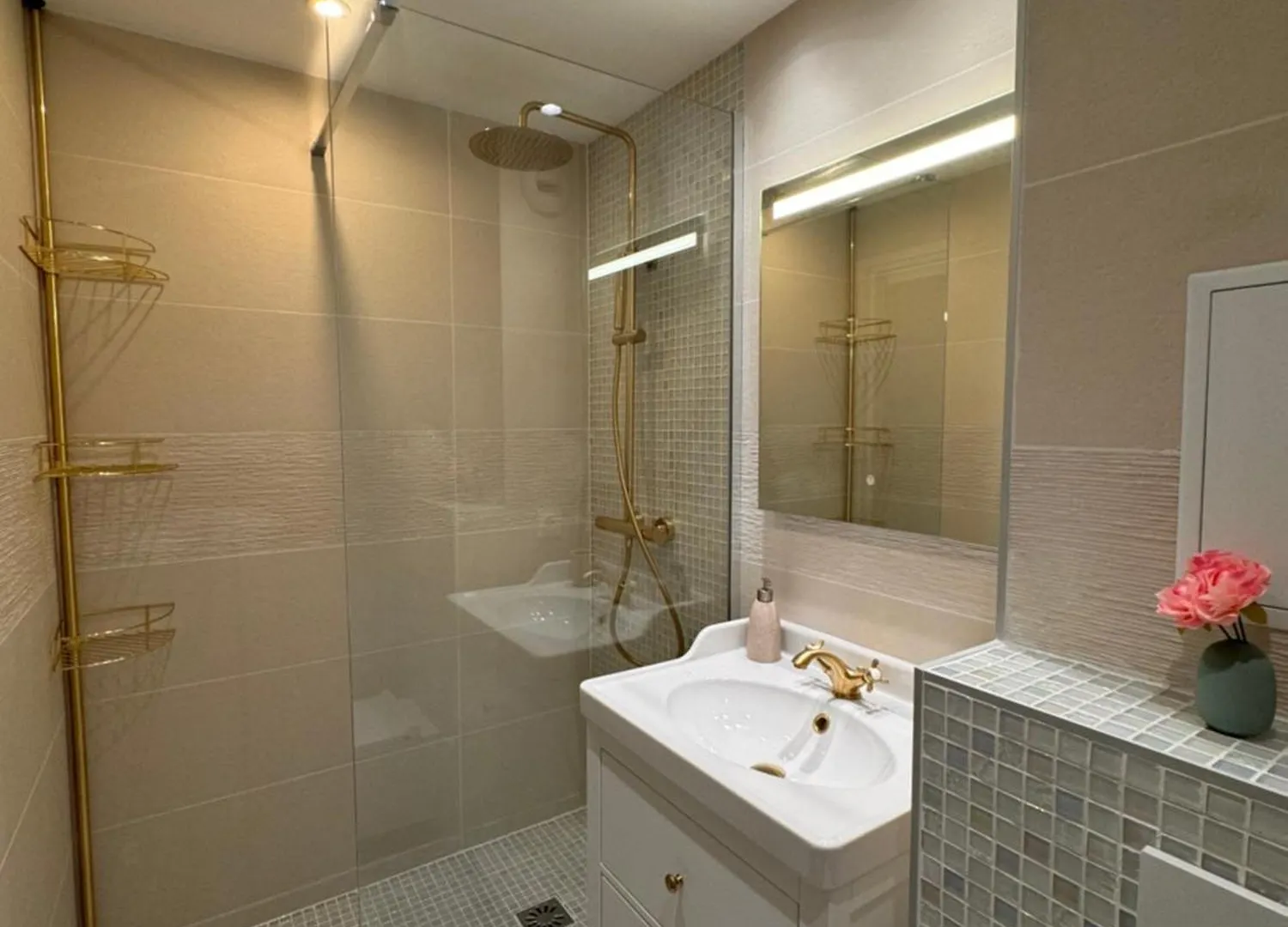 Apartment Vue Mer Imprenable, Piscine A Debordement - Cannes