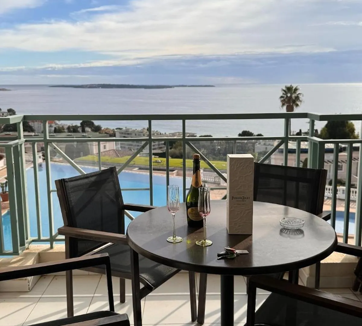 Vue Mer Imprenable, Piscine A Debordement - Cannes Appartement